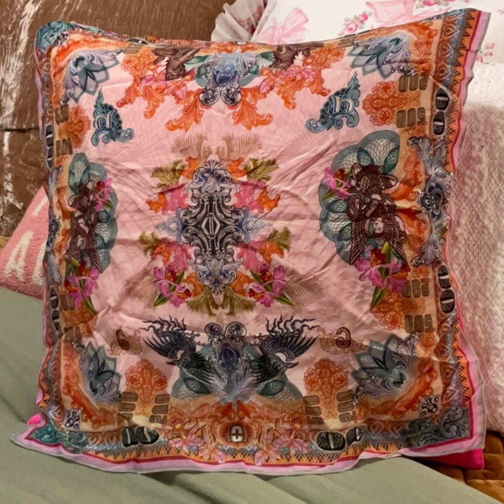Luxury Floral Medallion Decorative Pillow Cover - Pink